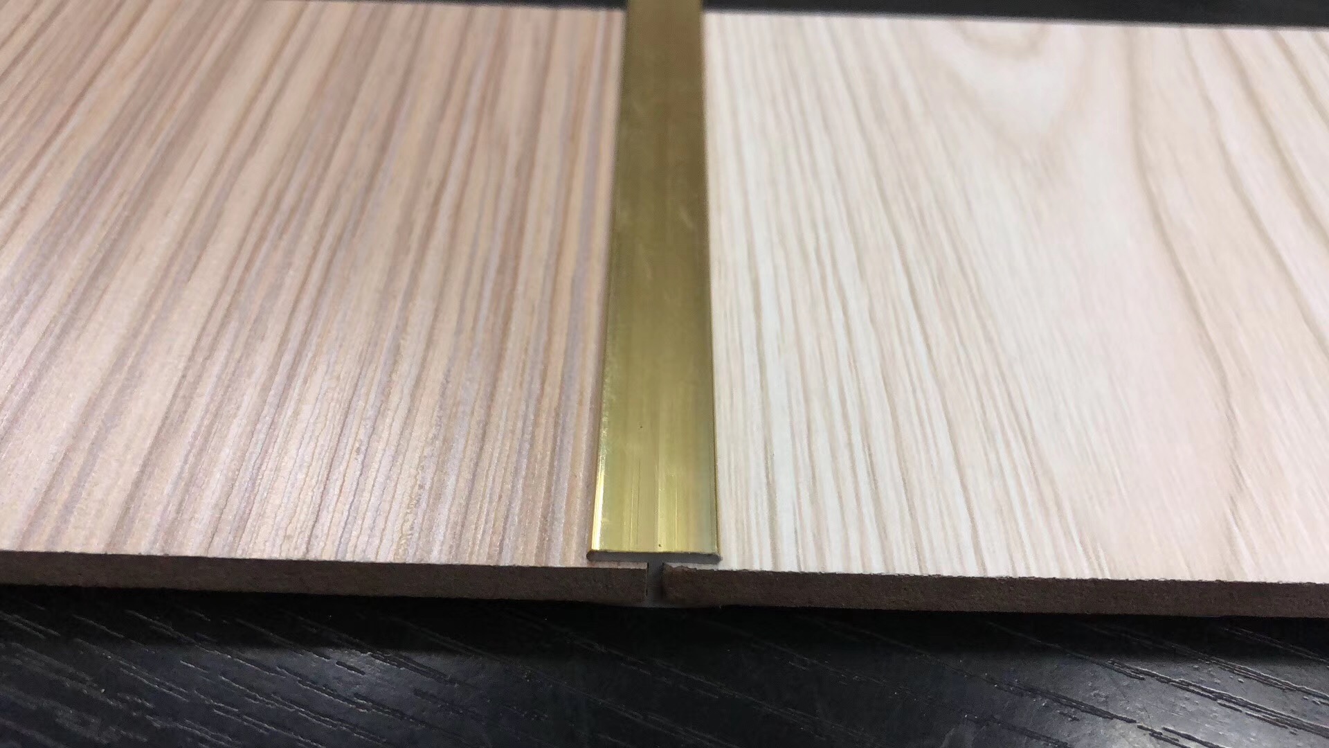 佛山品牌草莓视频APP未满十八岁封边条批发